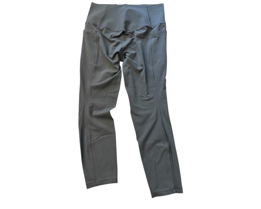 Athleta Salutation Stash Pocket 7/8 Legging Women size Medium